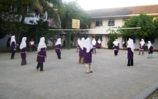 lapangan olahraga puteri